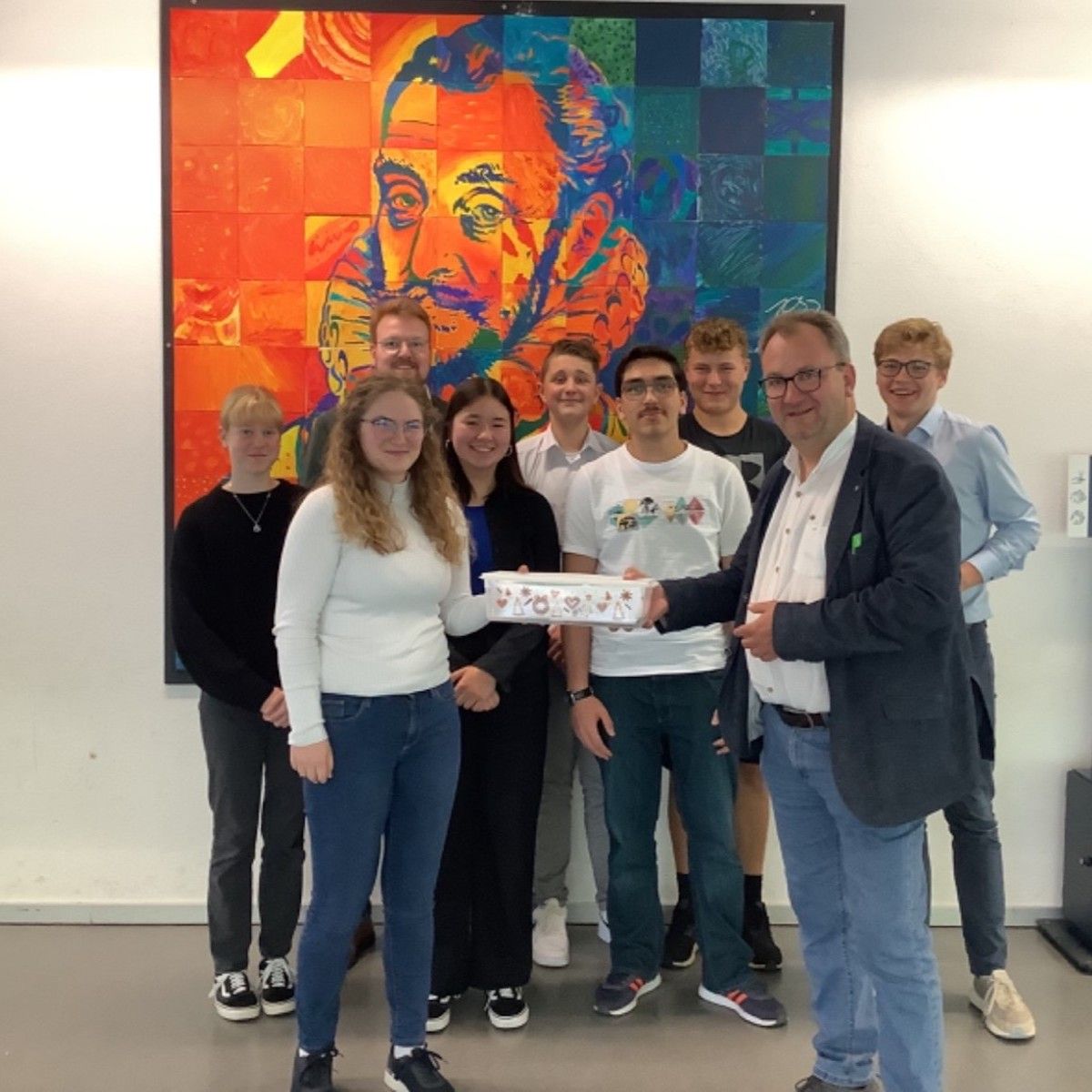 Abi-Jahrgang von 1989 spendet für Gedenkstättenfahrten der WvO