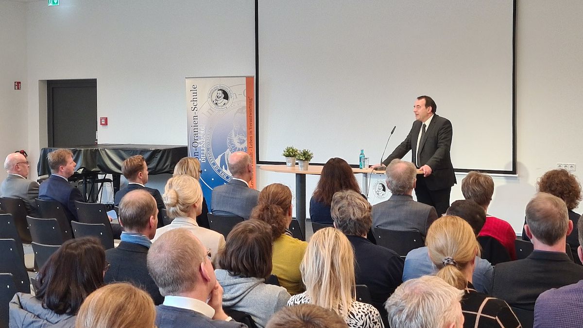 Kultusminister Lorz besucht Wilhelm-von-Oranien-Schule