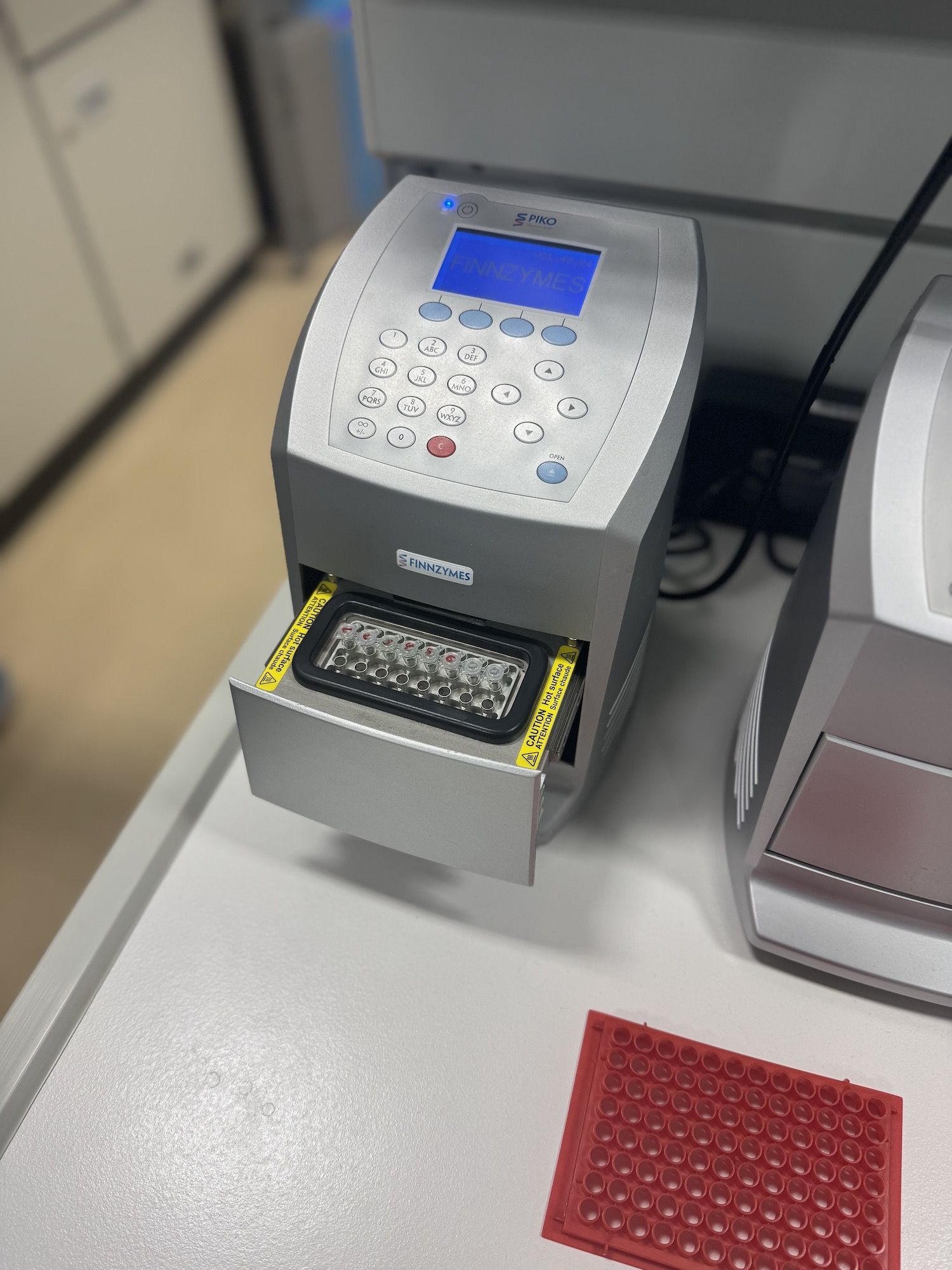 Auf Spurensuche im Genlabor der Herderschule Gießen