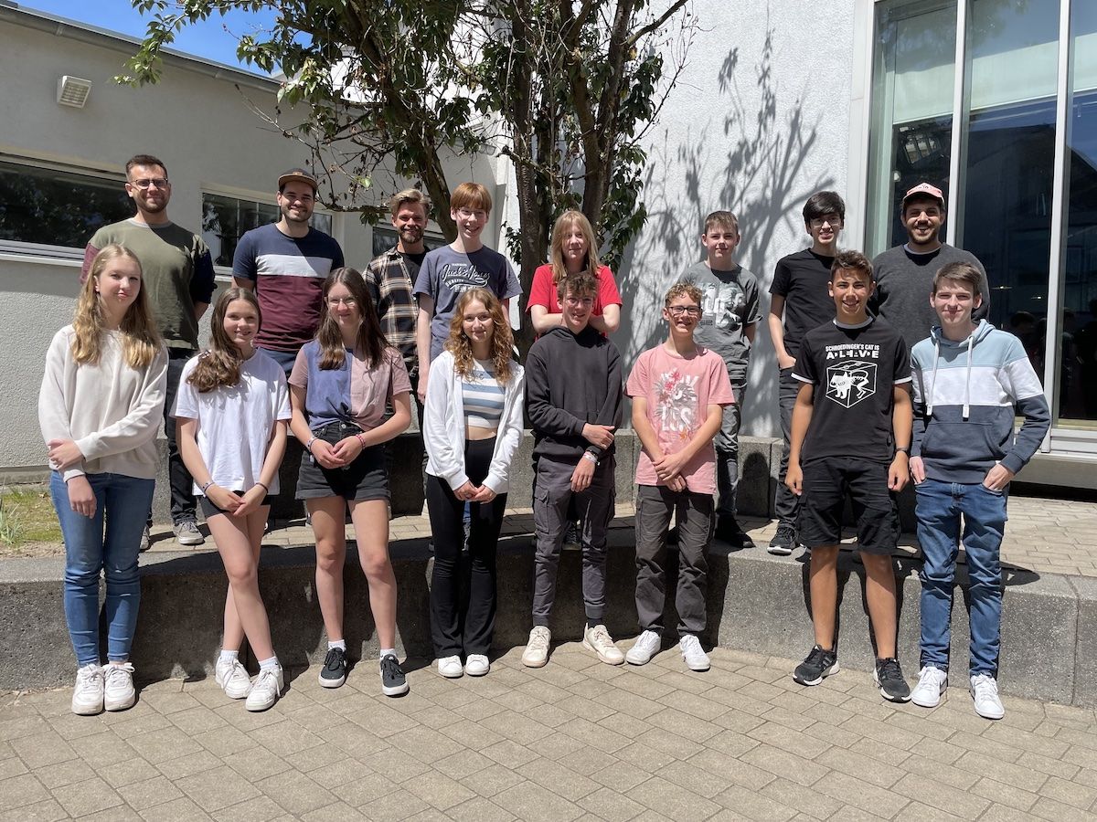 Coaches der Noise Academy unterstützen Schulband bei Vorbereitungen für „Willi‘s Mixtape“