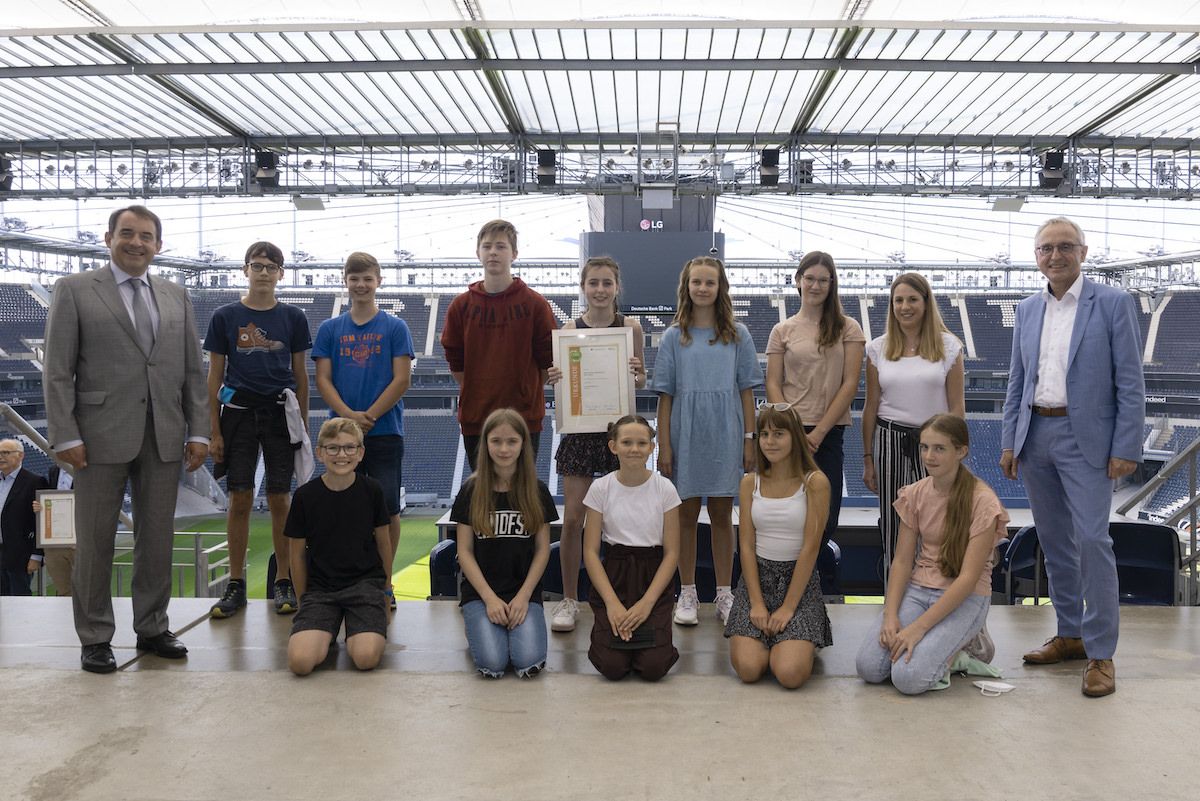 Ehrung der Klasse 8B für die erfolgreiche Teilnahme am Geschichtswettbewerb des Bundespräsidenten