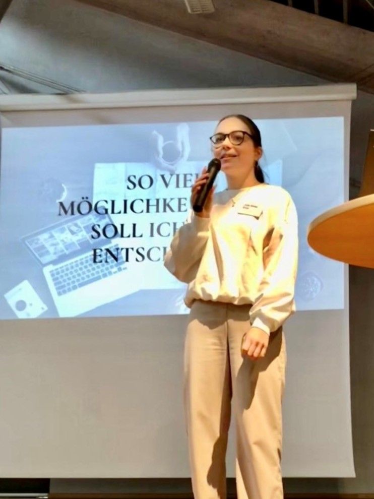 Ehemalige Absolventen inspirieren aktuelle SchülerInnen: Alumni-Tag an der WvO