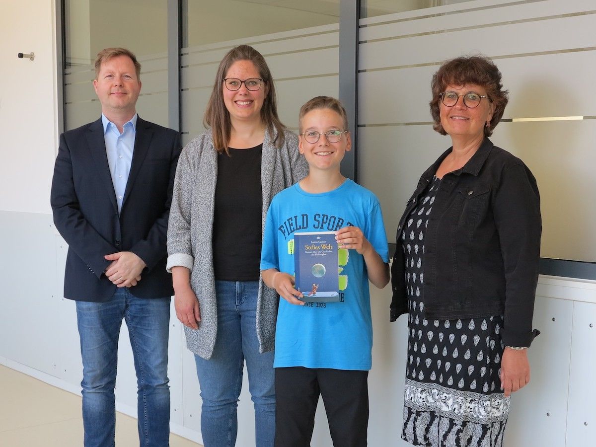 WvO-Schüler Simon Hennemann unter den acht besten Vorlesern Hessens