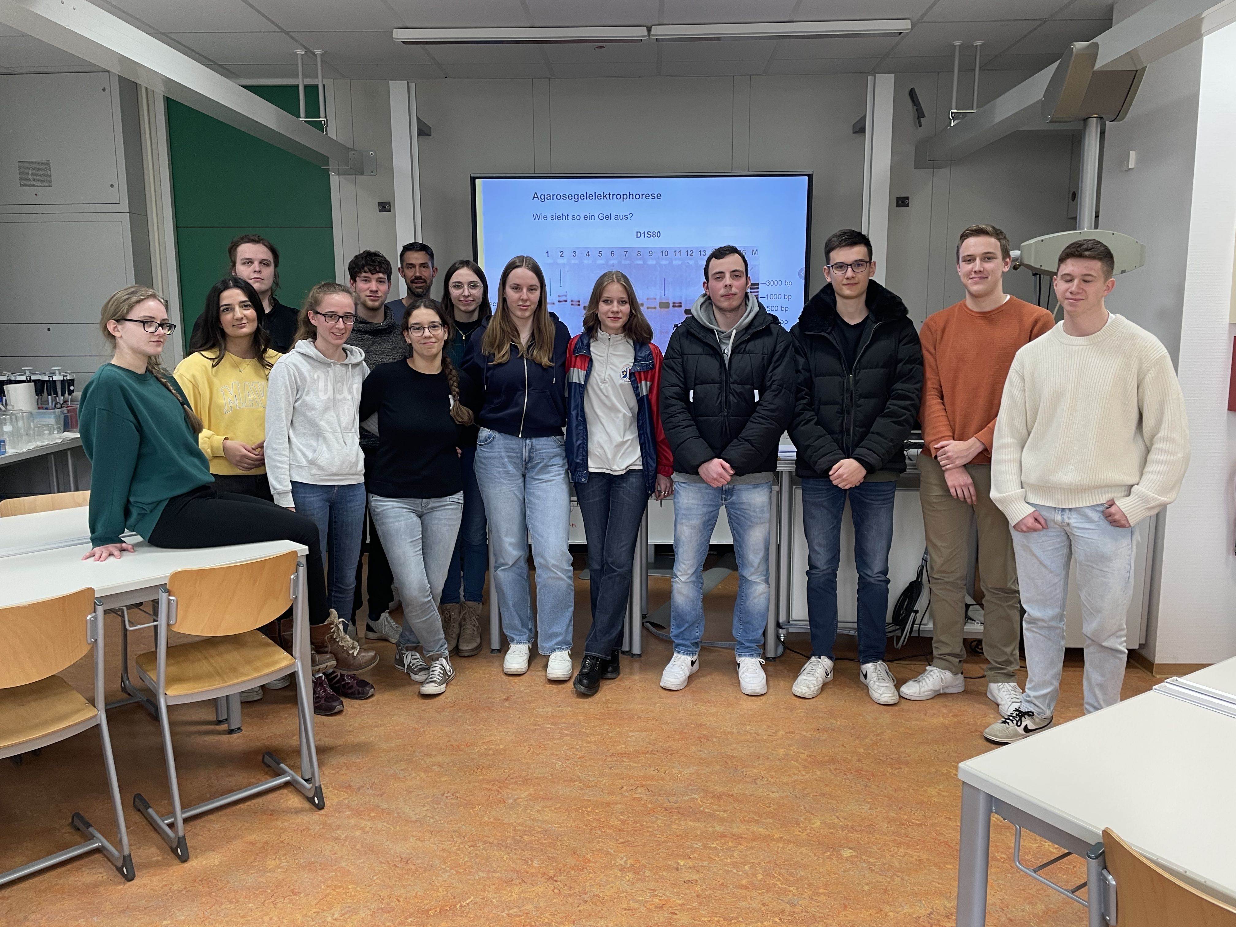 Auf Spurensuche im Genlabor der Herderschule Gießen