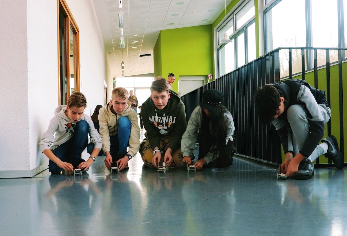 Achtklässler erleben spannende Experimente mit MINT on Tour