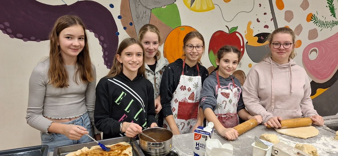 Startprofil Creativ backt und spendet den Erlös an die Deutsche Krebshilfe.