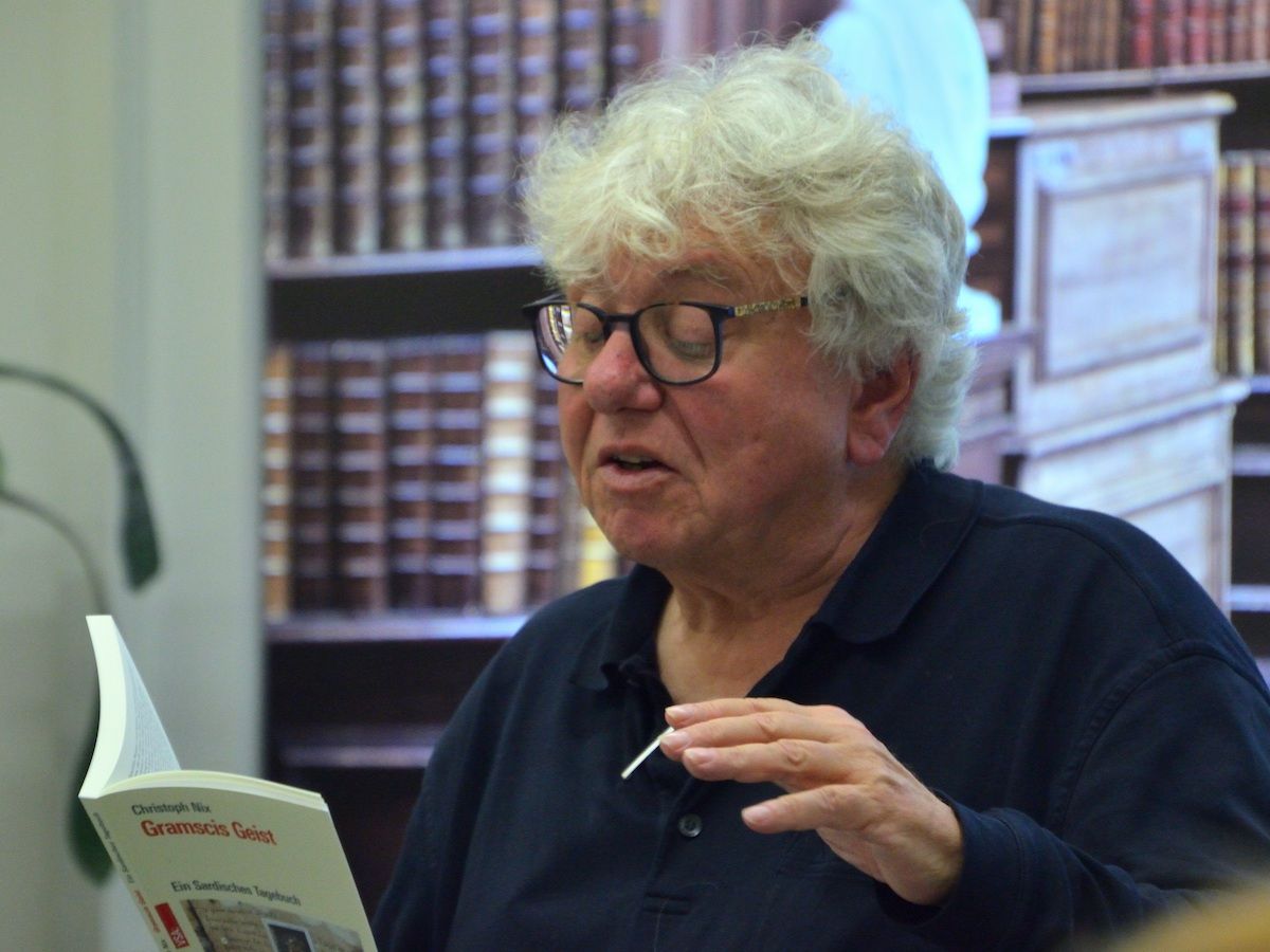 Christoph Nix liest und diskutiert mit dem Publikum an seiner alten Schule