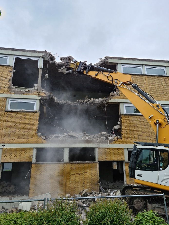 Abriss des alten Naturwissenschaftstrakts hat begonnen