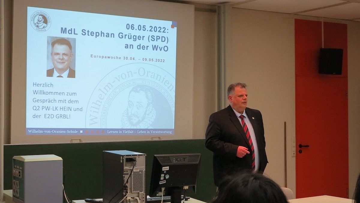 Stephan Grüger (MdL) zu Gast an der Wilhelm-von-Oranien-Schule